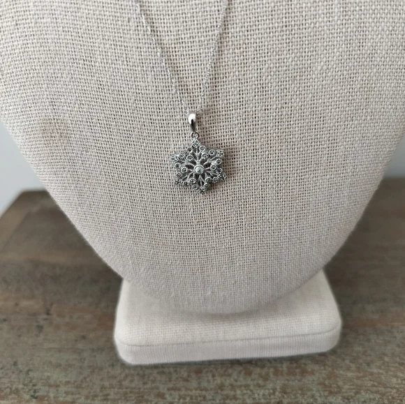 10K Gold White Necklace W/10K White Gold Pendant
